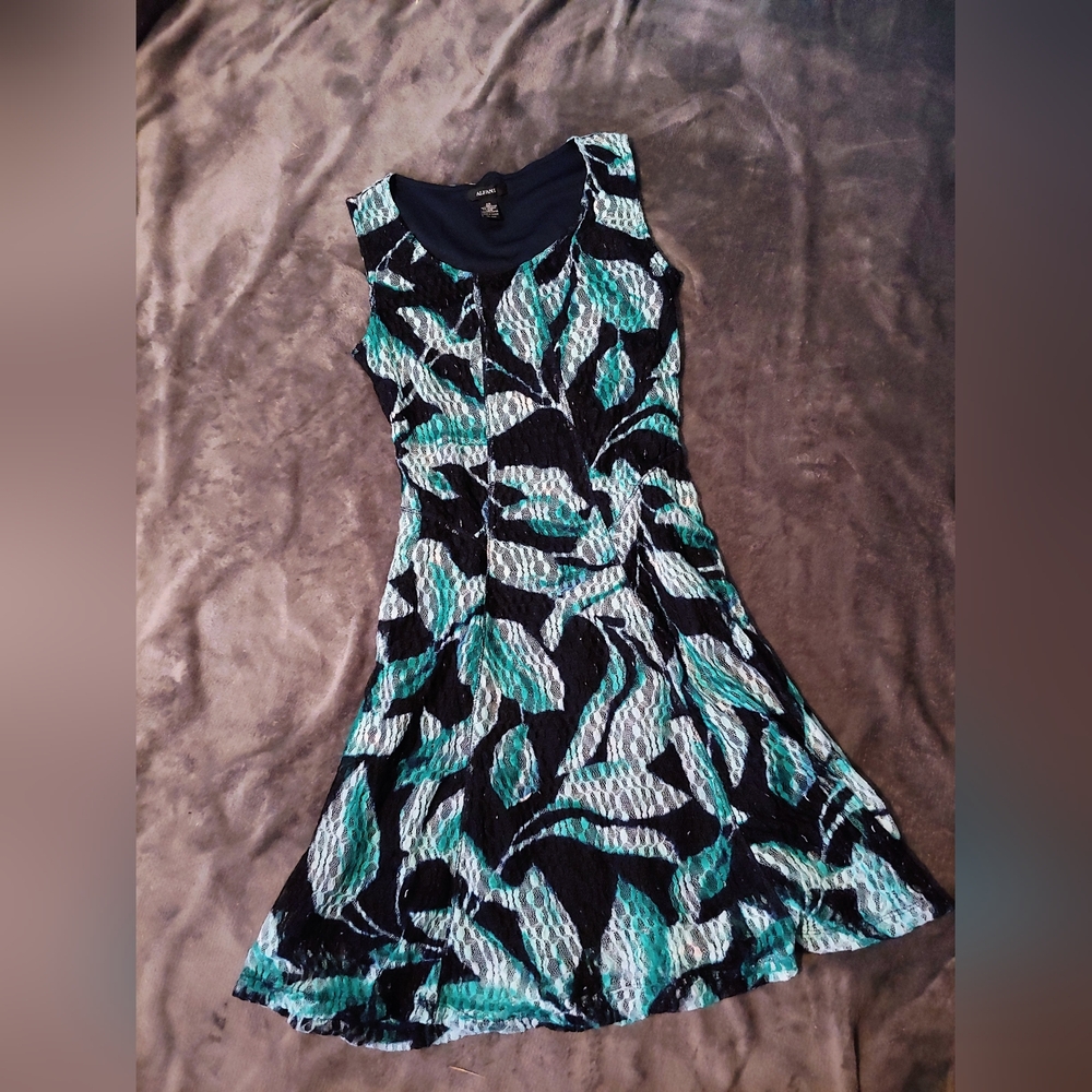 ALFANI * LACE DRESS * SIZE XS * SLEEVELESS DRESS * FLOWY